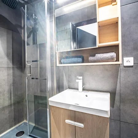 Le Petit New York Industriel Hyper Centre Place Stan Insolites * ナンシー